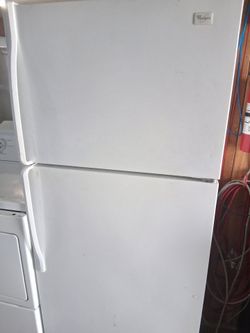 Whirlpool top and bottom apparment zide fridge fully functional with ice maker