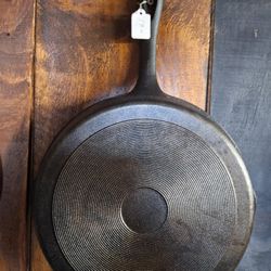 Cast Iron Skillet (Unmarked)