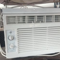 Window AC Works Excellent 