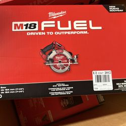 Milwaukee FUEL 18V Lithium-Ion Brushless Cordless 7-1/4 in. Circular Saw 