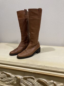 Banana Republic caramel leather low heel Riding Boots with zipper up the side, Size 6