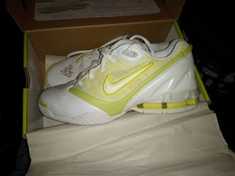 !!!!BRAND NEW NIKE TENNIS SHOES !!!!