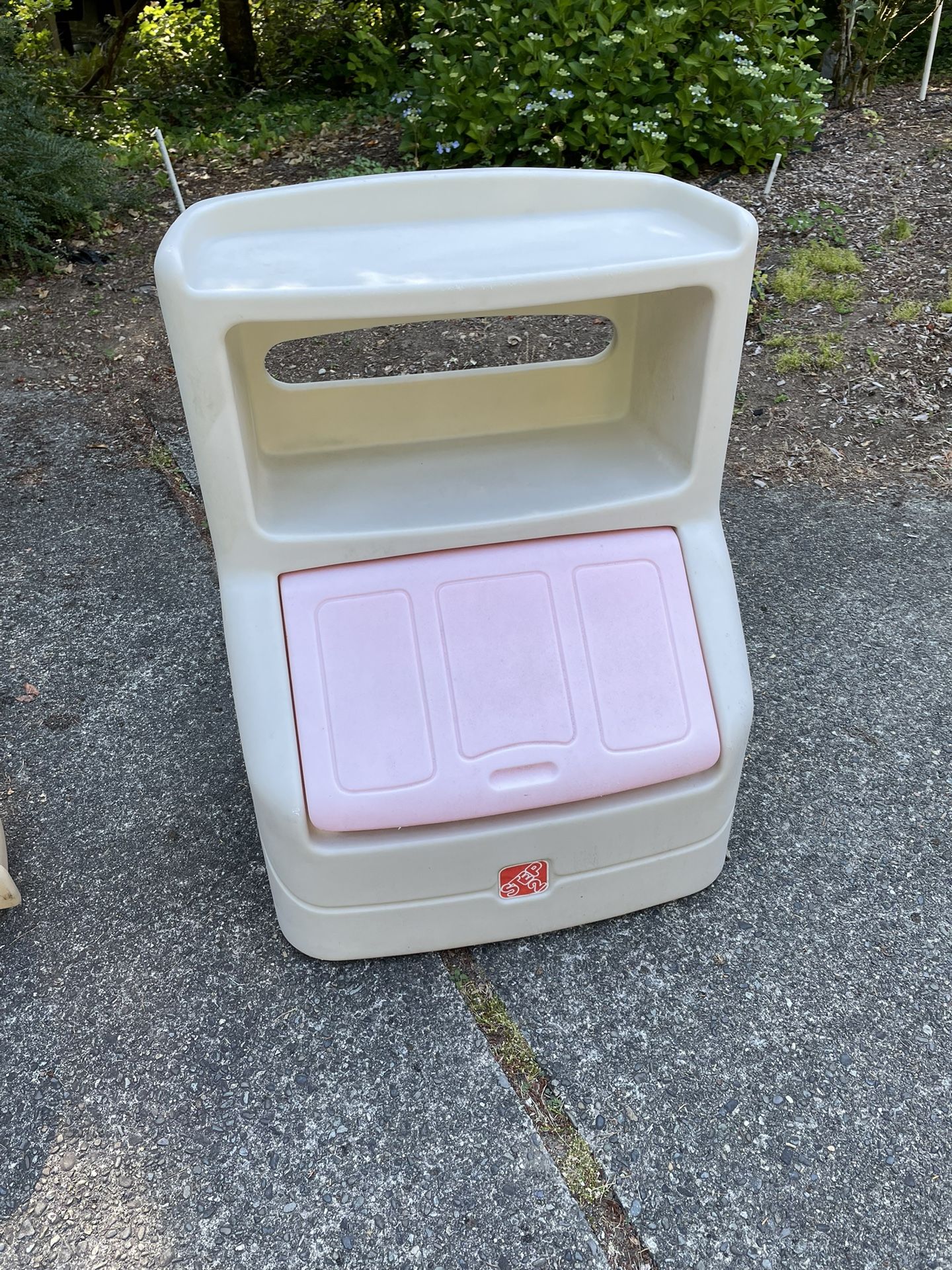 Step 2 - Indoor/Outdoor Toy Chest