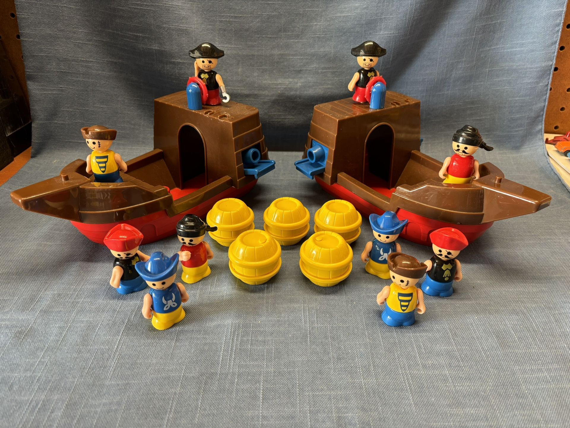 Vintage Unimax “ Pirate Set” (1993) Plastic Toys - Great Collectibles! 