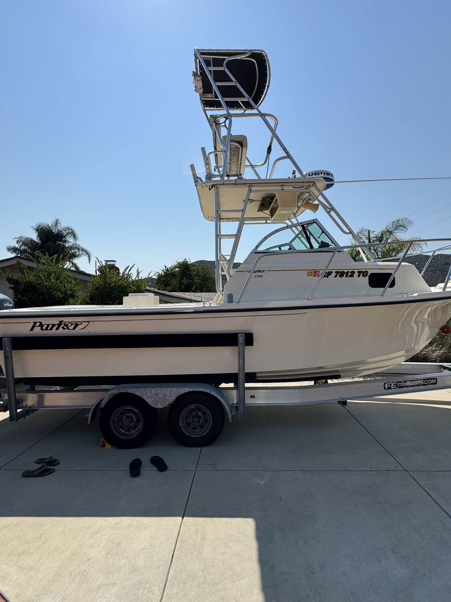 2310 Parker in excellent condition with Brand New Yamaha 300hp engine