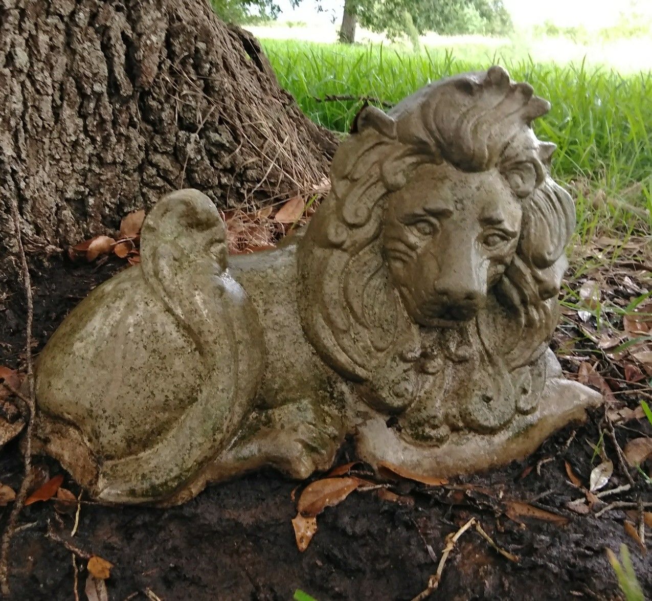 Two lions exacly like the pict, u can buy 1 or 2