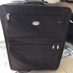 27” Geonardi Suitcase on Wheels