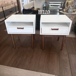 ♥️♥️Two Beautiful Nightstands Or  Dressers With  Leather Handles And Wooden Frame ,In Great Condition ♥️♥️18”W x 15”D x 22”H