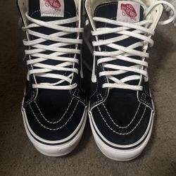 Women’s 8.5 Vans Sk8hi