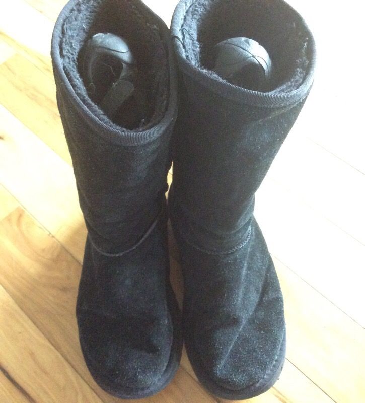 Black ugg boots