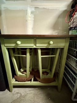 Pier 1 drop leaf table with 2 stools