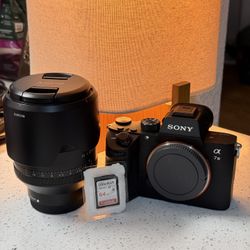 Sony A7 III + Sony Zeiss FE 50mm f/1.4 ZA Bundle