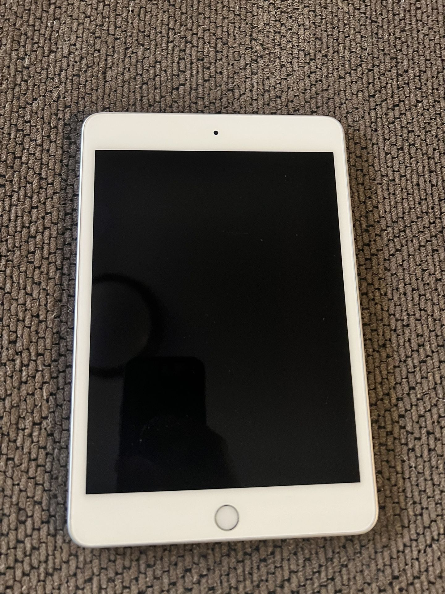 For Sale: iPad mini (5th Generation) – 64GB – Wi-Fi – Silver