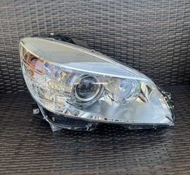2008 2009 2010 2011 Mercedes-Benz C300 C350 W204 Right Passenger Side Xenon Headlight OEM