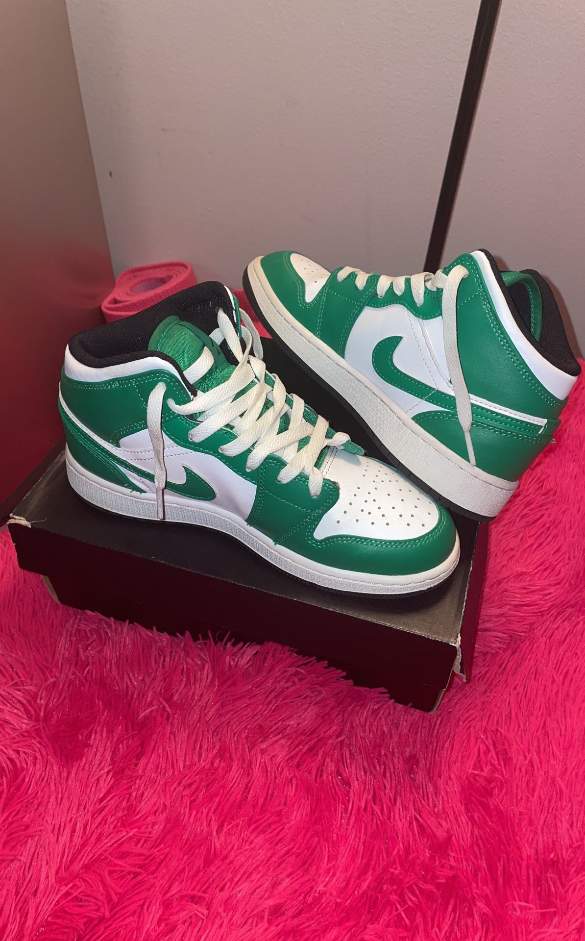 Jordan 1s 4 1/2 Boys Only Worn Twice
