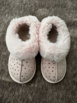 Cat & Jack Pink Fuzzy Slippers Size 10