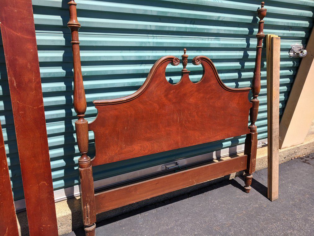 Antique spindle bed