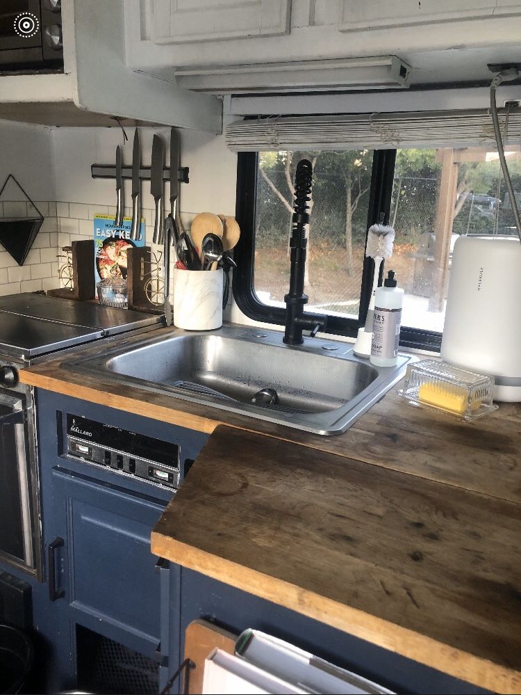 1988 Mallard class A motorhome camper