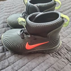 Toddler Size 10 NIKE BENZIE Boot