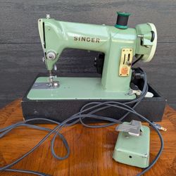 Antique Singer Sewing Machine In Vintage Avocado Color - Working!