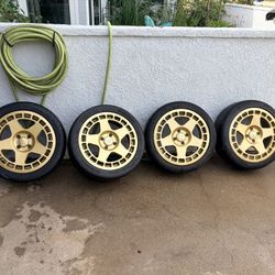 Gold 4x108 fifteen52 Turbomac 17x7.5 et 42  on Michelin pilot super sports 