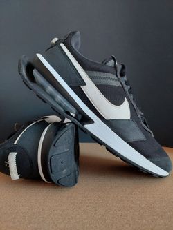 Nike Air Max Pre-Day - Men's Size 10.5 - In good condition