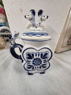 Hand-painted Gzhel porcelain lidded stein in cobalt blue and white, stamped "Hand Made in Russia" on the base. Acquired in Russia circa 2001. Quatrefo