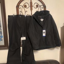 ROXY SNOW SET  PANTS WITH JACKET   SIZE LARGE NEW ASKING  90 FIRM CASH ONLY AVAILABLE 