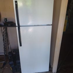 GE Refrigerator 