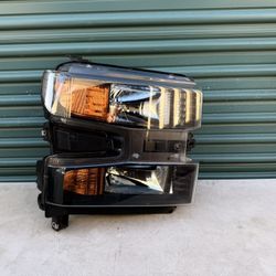 2019 2020 2021 2022  Chevy Silverado 1500 Halogen Right Headlight Used OEM W/bulbs