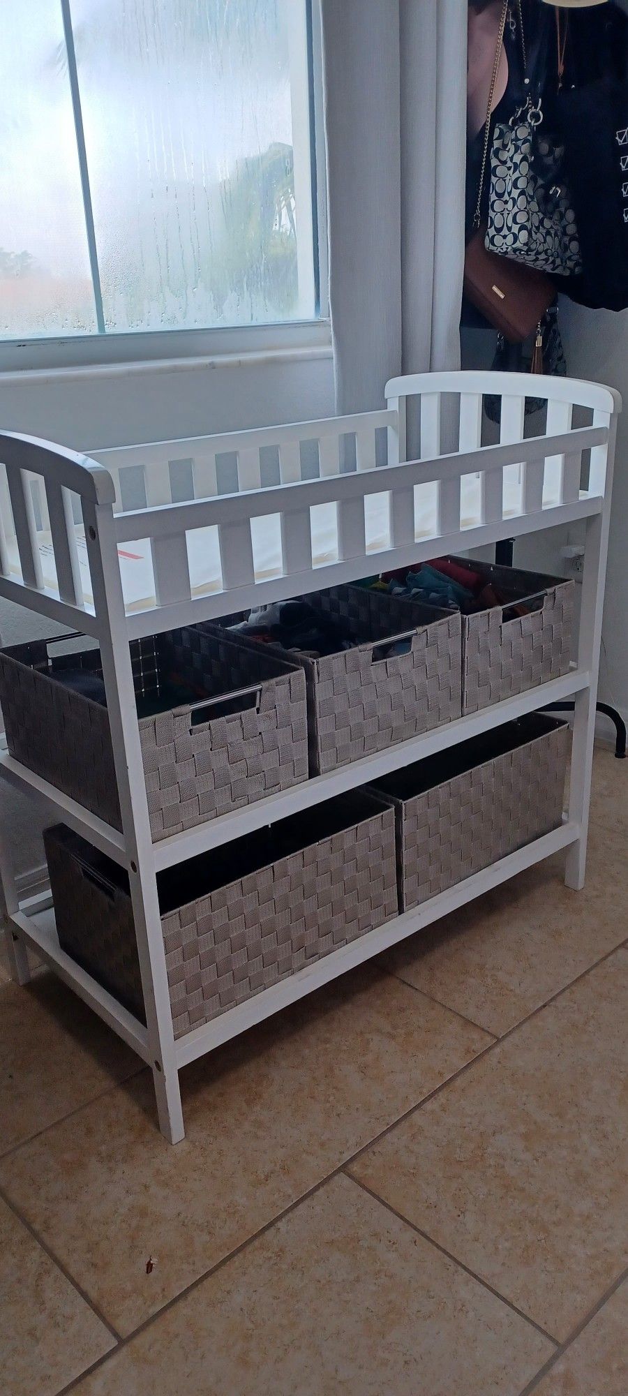 Changing Table With Baskets And Mattpad 