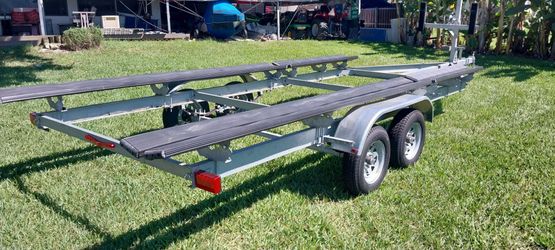 Pontoon boat trailer