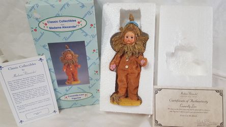 Madame Alexander Cowardly Lion Figurine
