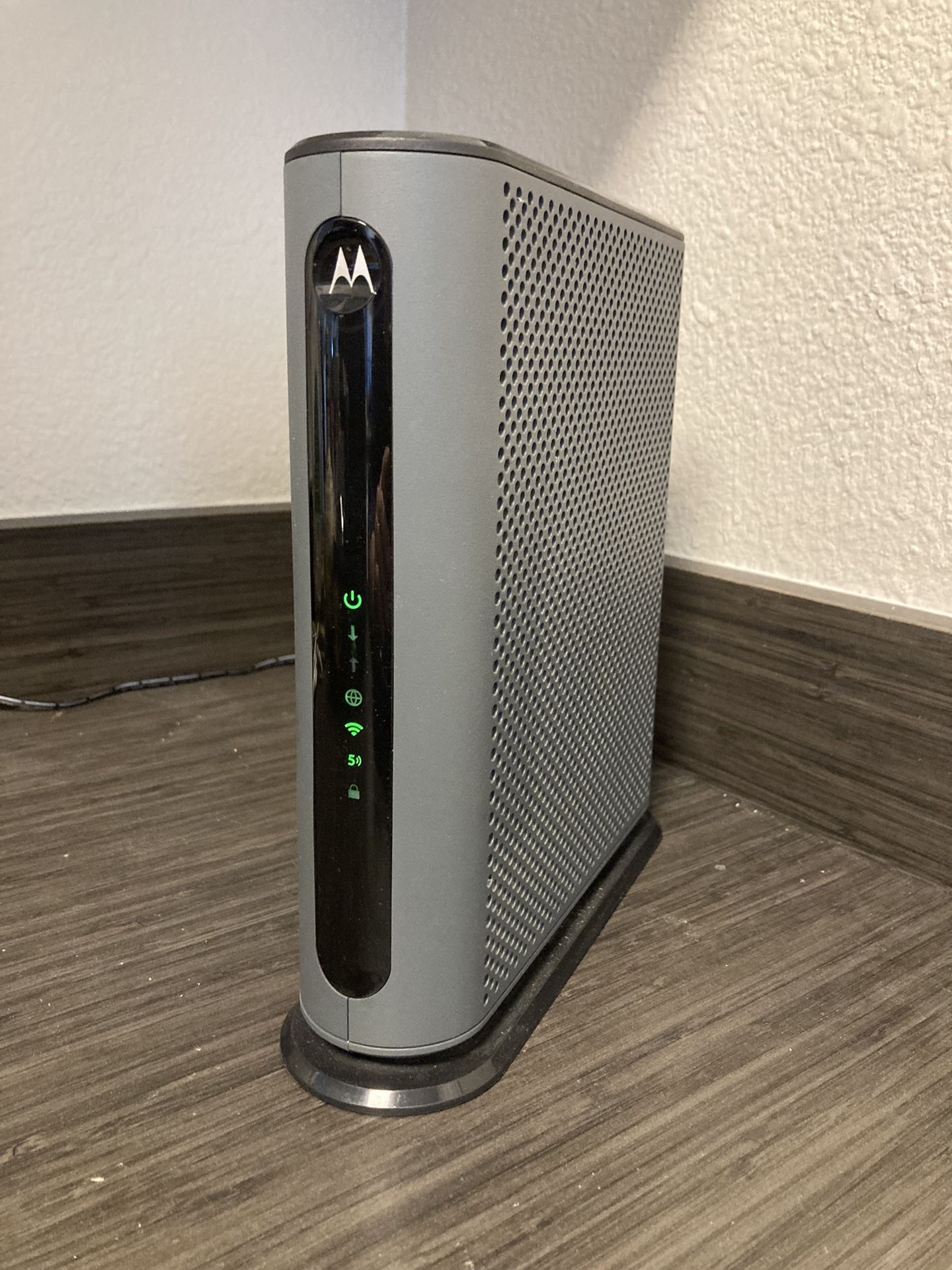 Motorola MG7550 - Cable Modem / WiFi Router