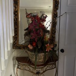 Table Stand And Mirror 