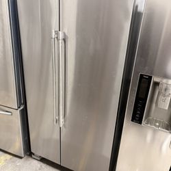 MAYTAG Refrigerator 