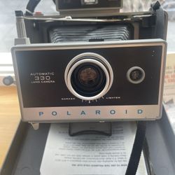 POLAROID MODEL 330 PACKFILM LAND CAMERA