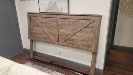 King bed frame (Read Listing)