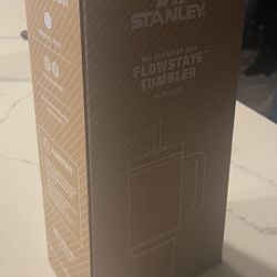 New Green Stanley 40 oz Flowstate Tumbler