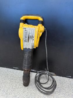 DEWALT 15-Amp 3/4” Rotary Hammer Drill – Corded, Concrete/Demolition