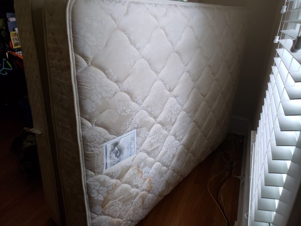 Queen Waterbury 3000 Plush Mattress and Box Spring