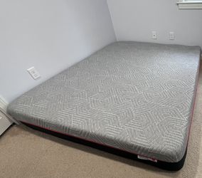 Amazon Brand – Rivet Mattress - Supportive Pressure Relief Memory Foam with Celliant Cover for Restorative Sleep, 10-Inch Height, Queen