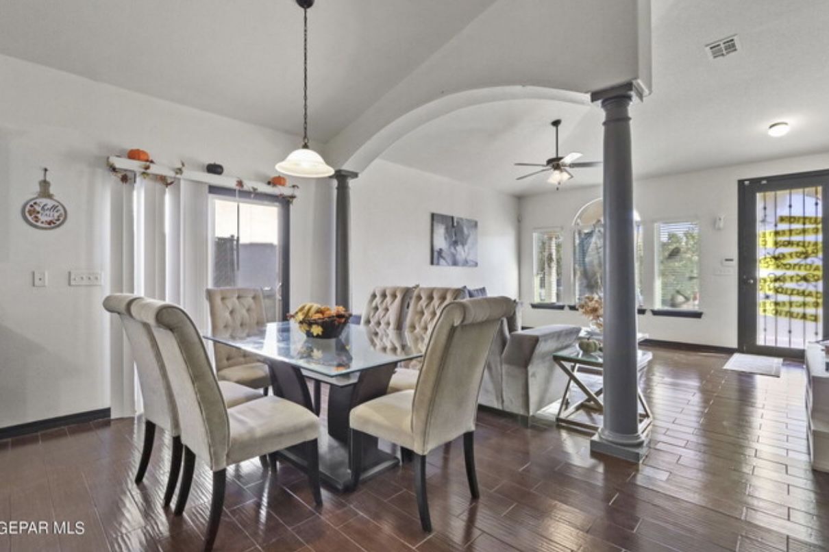 Dining Table /w Chairs 