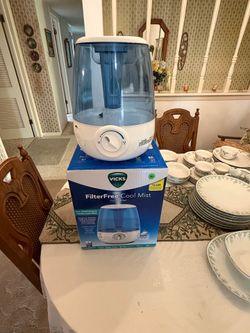 Vicks FilterFree Cool Mist Humidifier 1.2 Gal