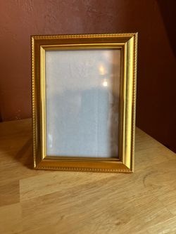 5x7 Gold Plastic Frame