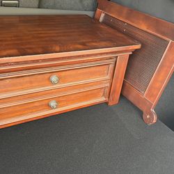 Queen Bed With 2Nightstand