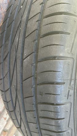 Tire with ring/llanta con rines