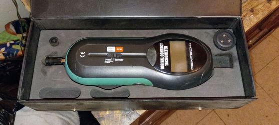 Digital tachometer