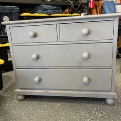 Pottery Barn Catalina, Dresser. Great Condition! 