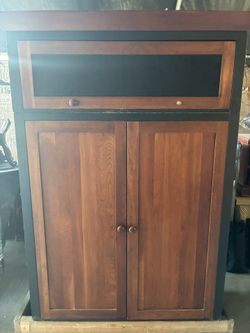 Entertainment center